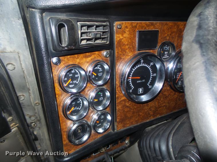 image for item DB9818 2005 Kenworth W900 semi truck