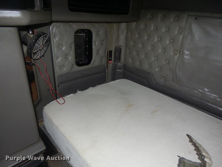 image for item DB9818 2005 Kenworth W900 semi truck