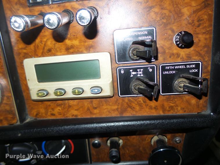 image for item DB9818 2005 Kenworth W900 semi truck