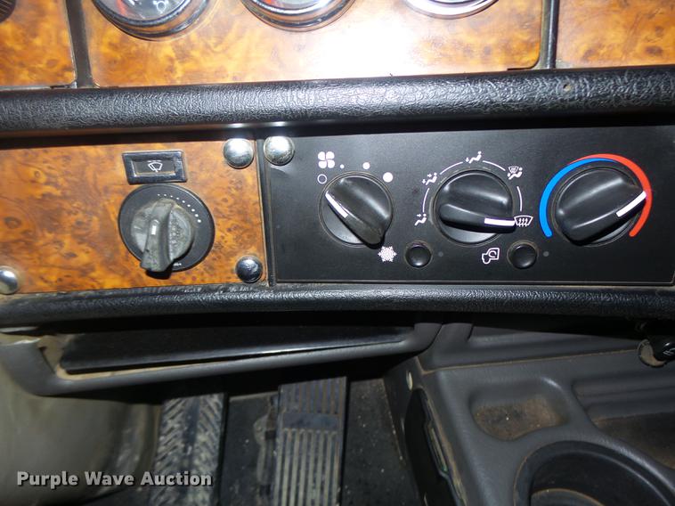 image for item DB9818 2005 Kenworth W900 semi truck