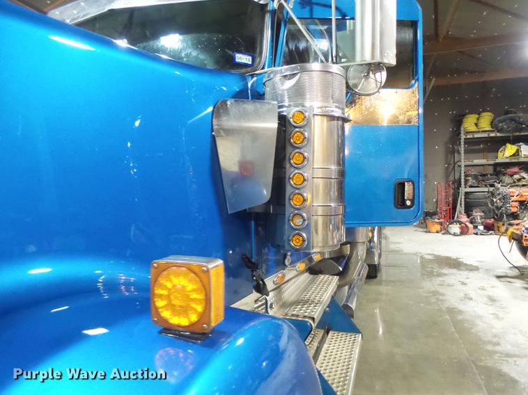image for item DB9818 2005 Kenworth W900 semi truck