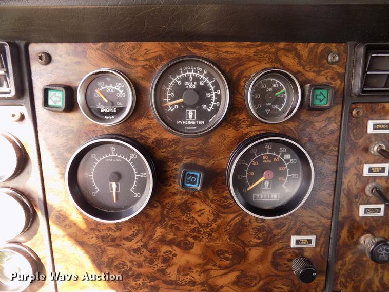 image for item DD2759 1989 Kenworth T400 semi truck