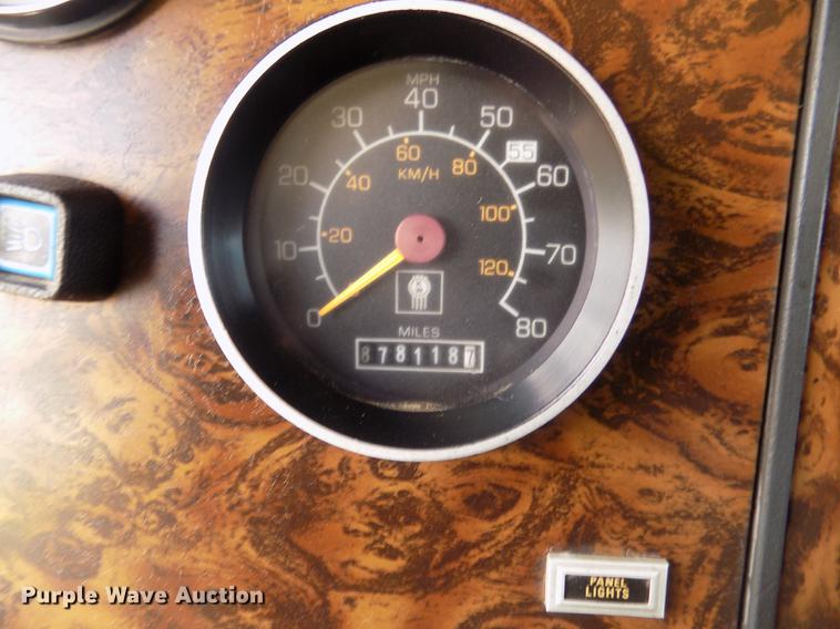 image for item DD2759 1989 Kenworth T400 semi truck