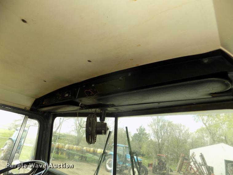 image for item DD2759 1989 Kenworth T400 semi truck