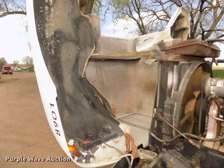 image for item DD2759 1989 Kenworth T400 semi truck