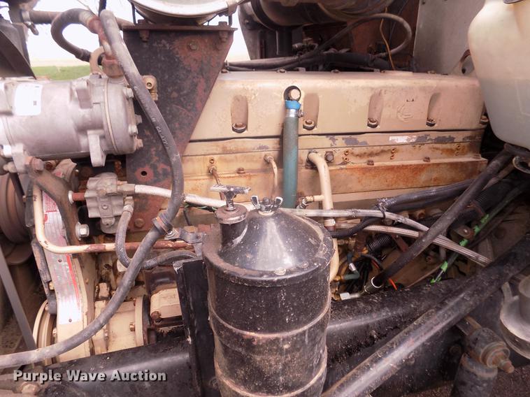 image for item DD2759 1989 Kenworth T400 semi truck