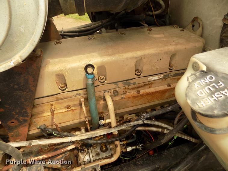 image for item DD2759 1989 Kenworth T400 semi truck