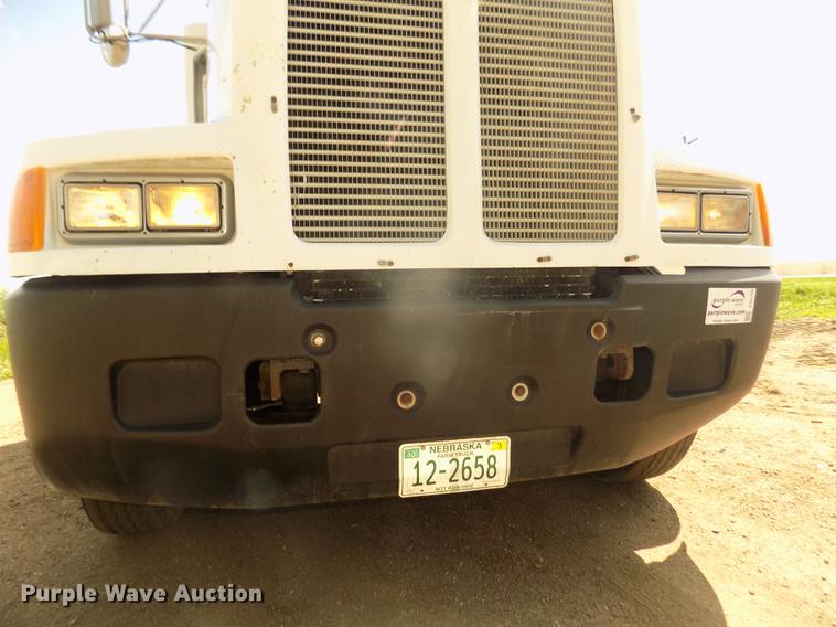 image for item DD2759 1989 Kenworth T400 semi truck