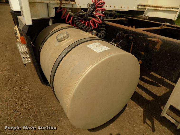 image for item DD2759 1989 Kenworth T400 semi truck