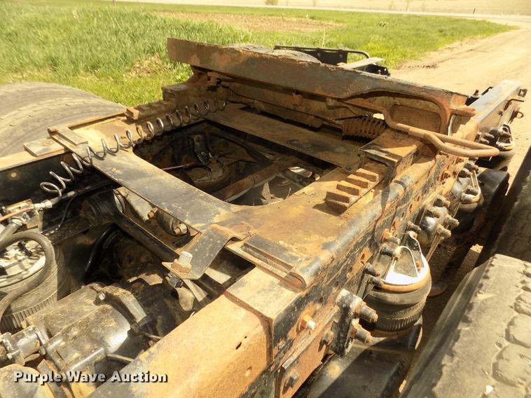 image for item DD2759 1989 Kenworth T400 semi truck