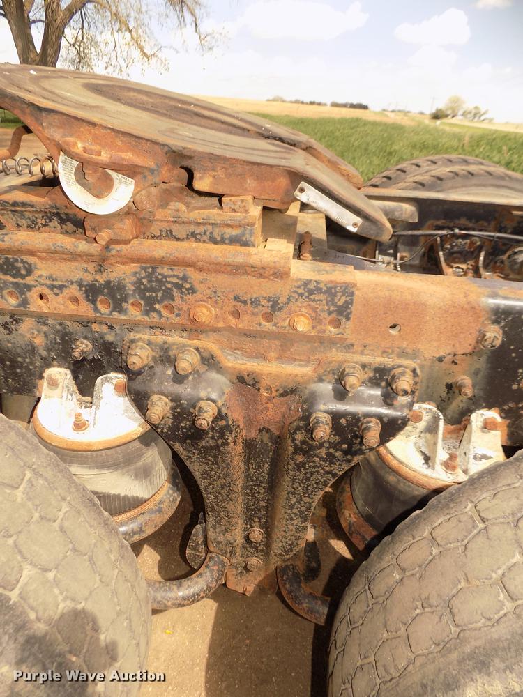 image for item DD2759 1989 Kenworth T400 semi truck