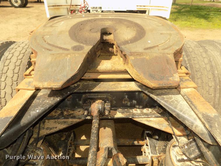 image for item DD2759 1989 Kenworth T400 semi truck