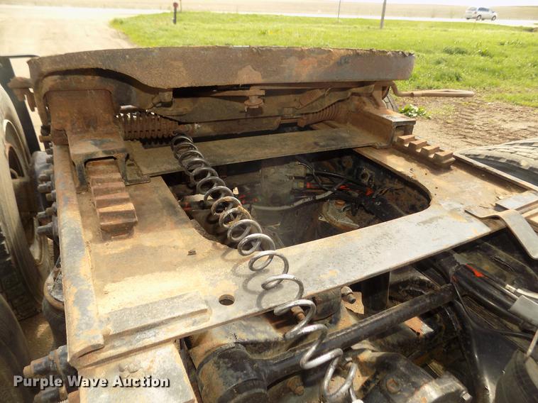 image for item DD2759 1989 Kenworth T400 semi truck