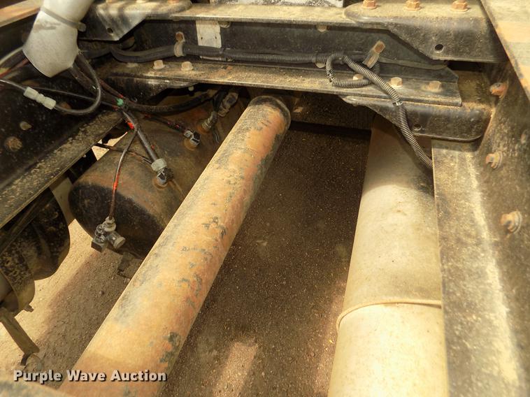 image for item DD2759 1989 Kenworth T400 semi truck