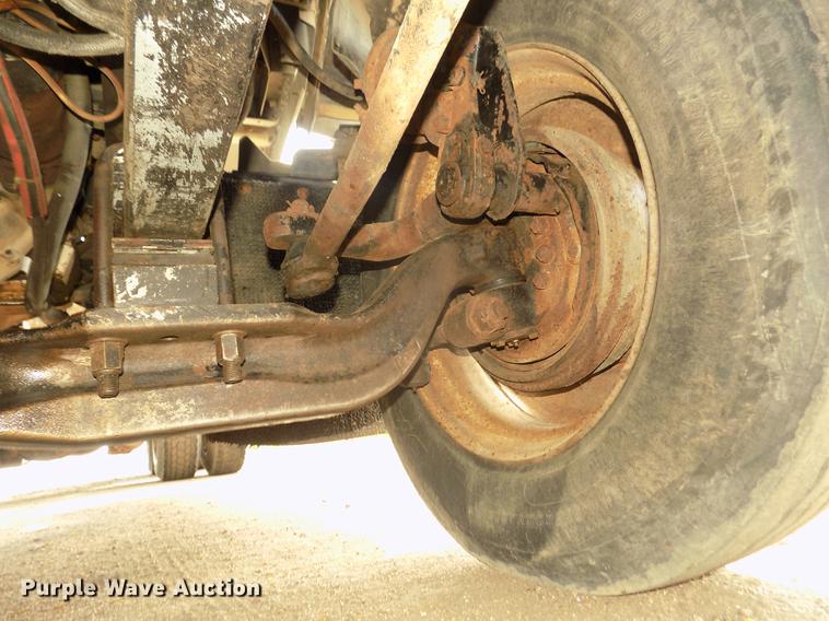 image for item DD2759 1989 Kenworth T400 semi truck