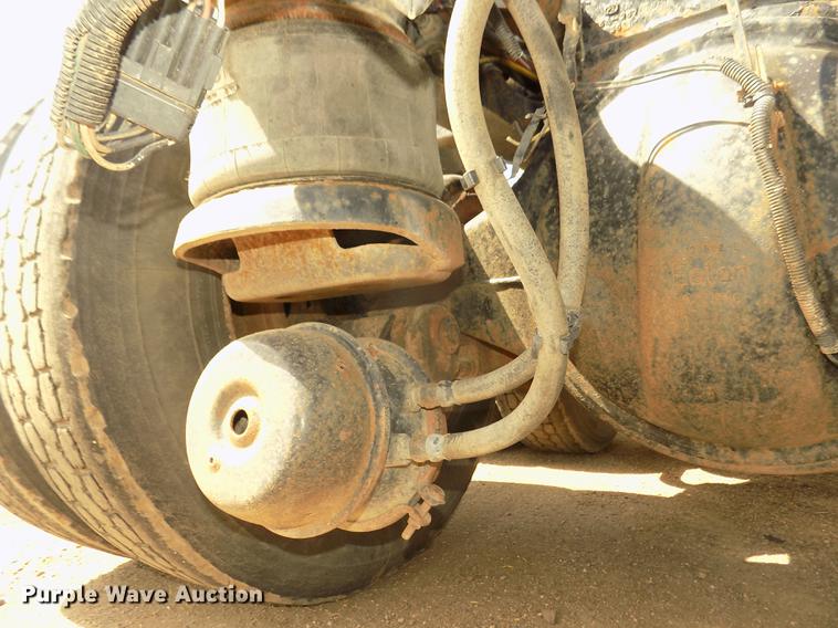 image for item DD2759 1989 Kenworth T400 semi truck