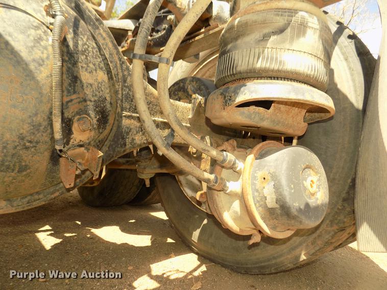 image for item DD2759 1989 Kenworth T400 semi truck