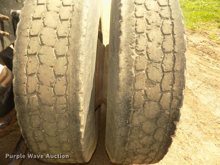 image for item DD2759 1989 Kenworth T400 semi truck