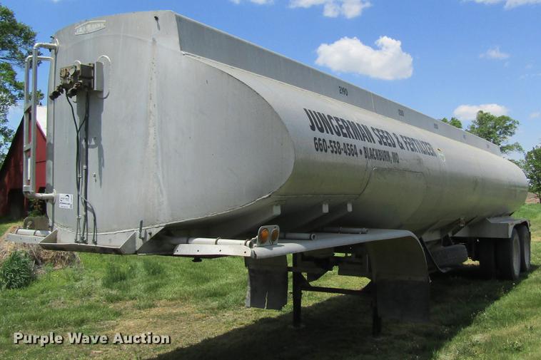 image for item DD8427 1968 J&L tank trailer