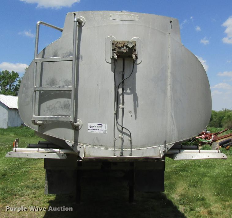 image for item DD8427 1968 J&L tank trailer