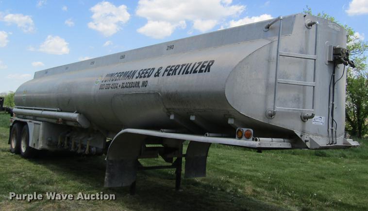 image for item DD8427 1968 J&L tank trailer