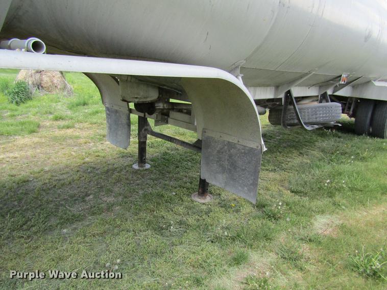 image for item DD8427 1968 J&L tank trailer