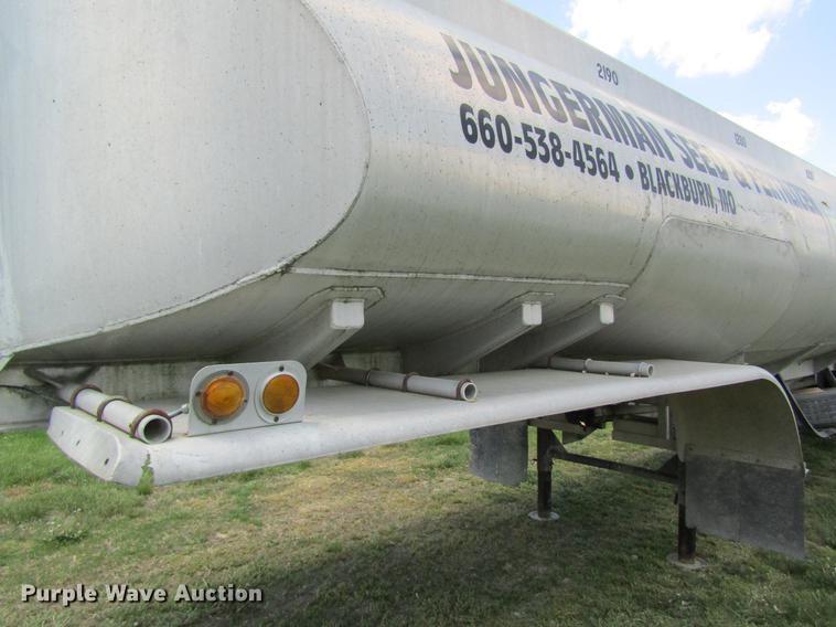 image for item DD8427 1968 J&L tank trailer