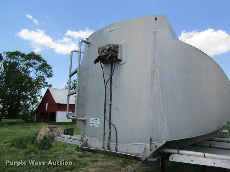 image for item DD8427 1968 J&L tank trailer
