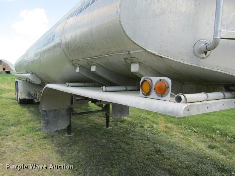 image for item DD8427 1968 J&L tank trailer