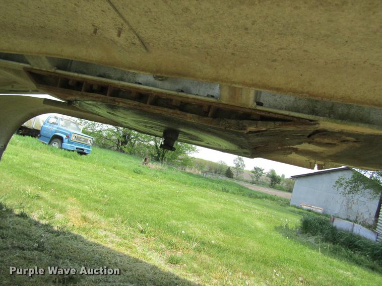 image for item DD8427 1968 J&L tank trailer