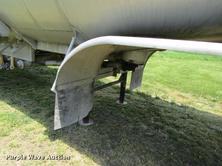 image for item DD8427 1968 J&L tank trailer