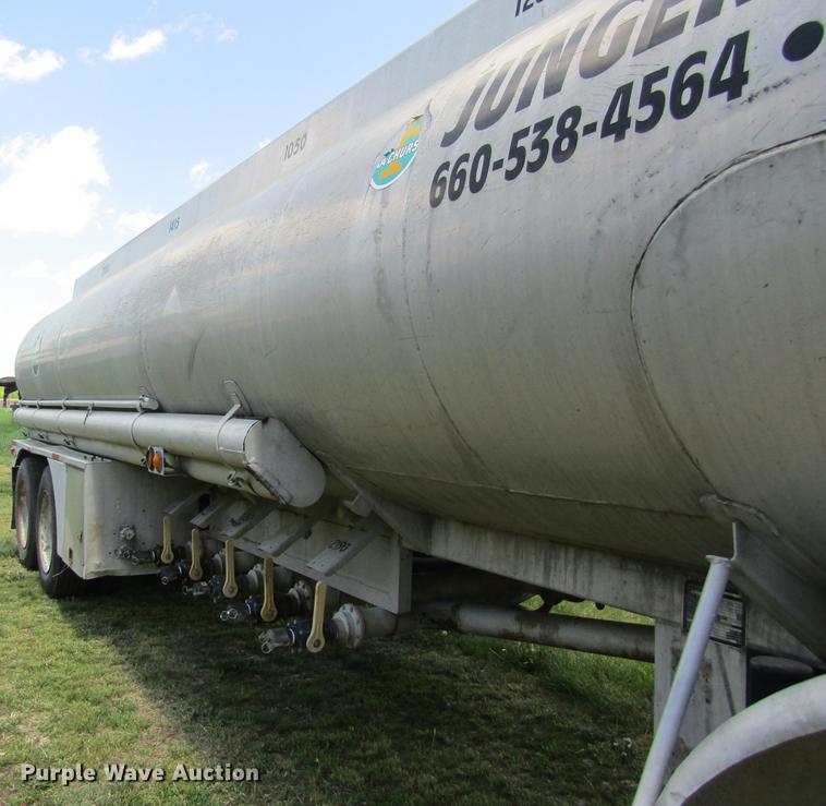 image for item DD8427 1968 J&L tank trailer