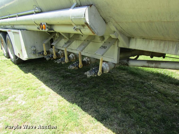 image for item DD8427 1968 J&L tank trailer