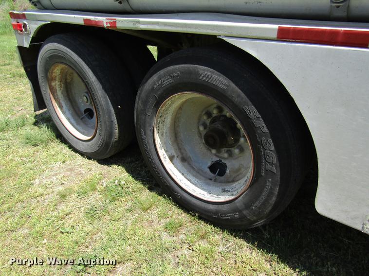 image for item DD8427 1968 J&L tank trailer
