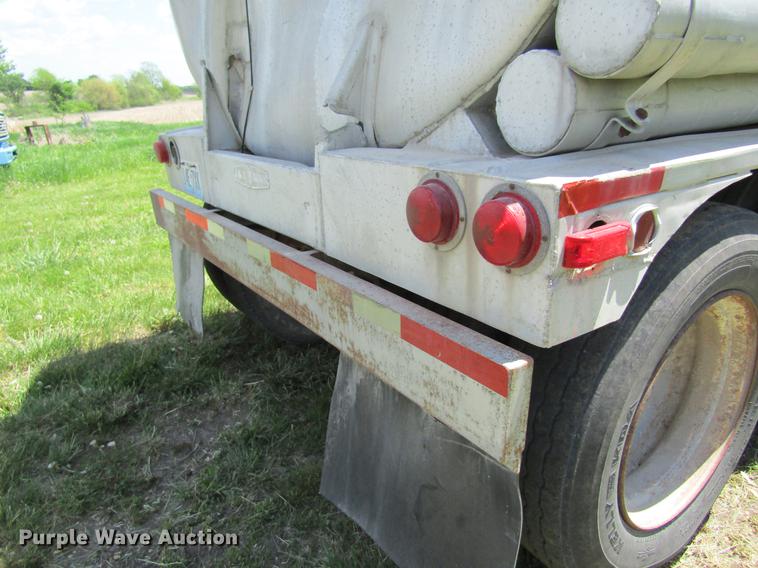 image for item DD8427 1968 J&L tank trailer