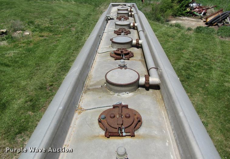 image for item DD8427 1968 J&L tank trailer