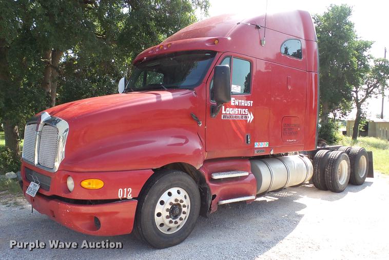 image for item DE0166 2005 Kenworth T2000 semi truck