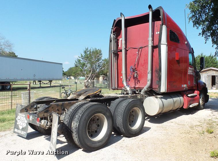 image for item DE0166 2005 Kenworth T2000 semi truck