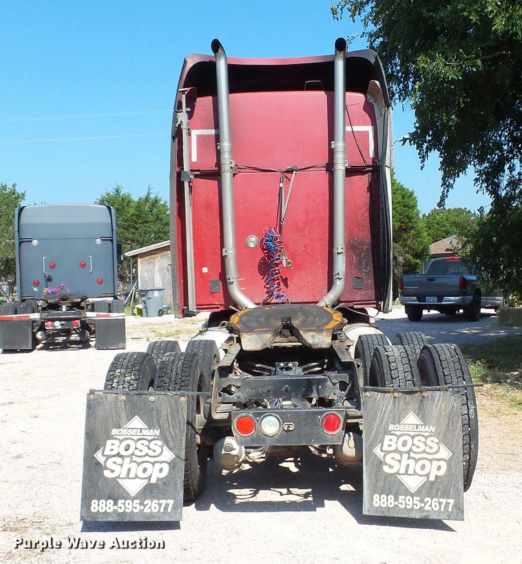 image for item DE0166 2005 Kenworth T2000 semi truck