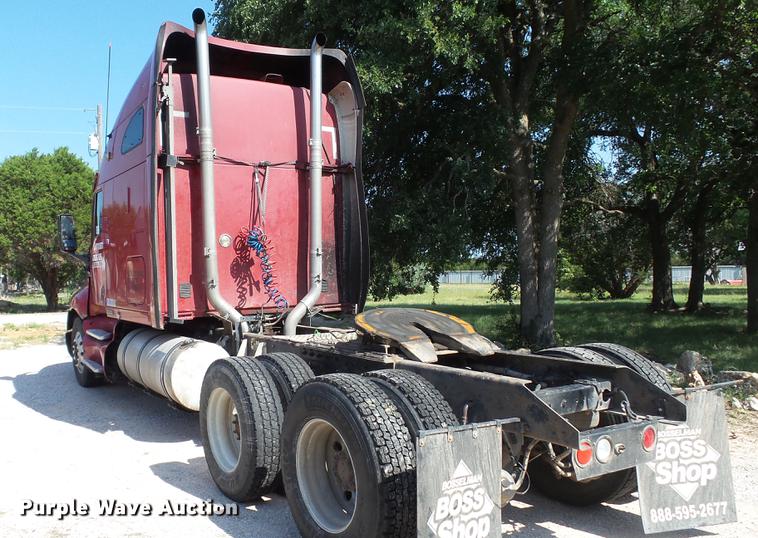 image for item DE0166 2005 Kenworth T2000 semi truck
