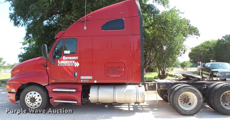 image for item DE0166 2005 Kenworth T2000 semi truck