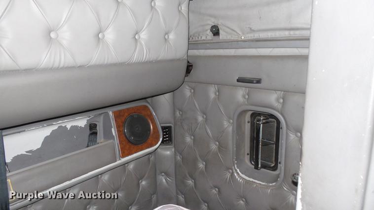 image for item DE0166 2005 Kenworth T2000 semi truck