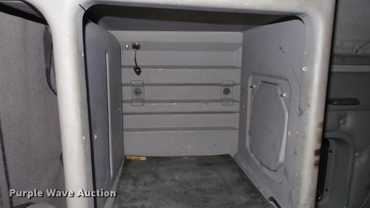 image for item DE0166 2005 Kenworth T2000 semi truck