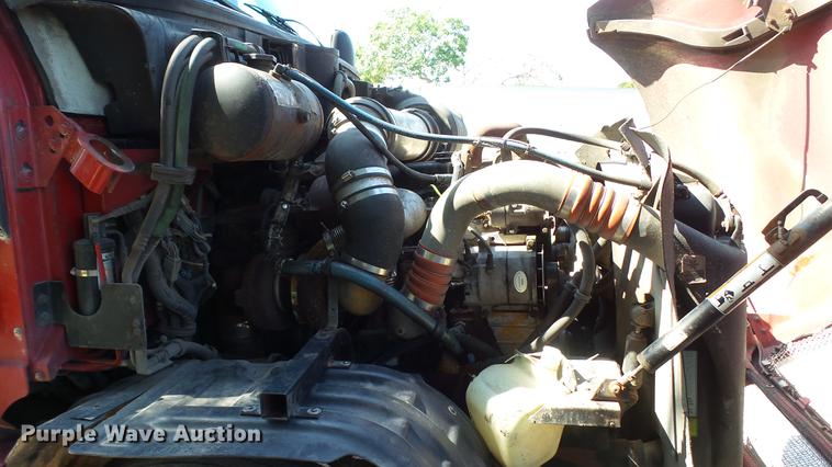 image for item DE0166 2005 Kenworth T2000 semi truck