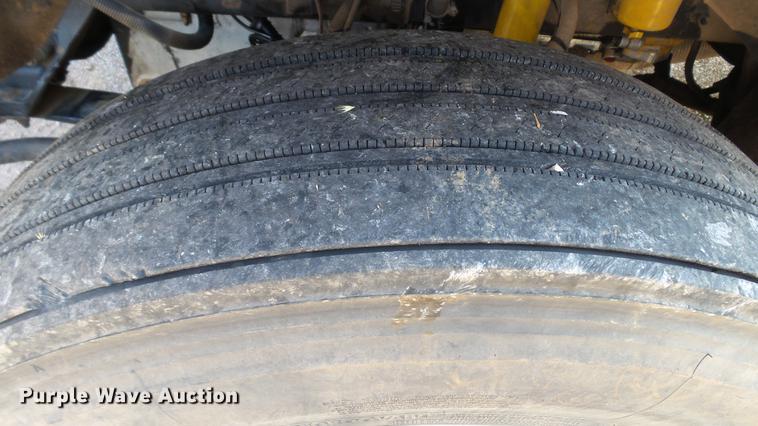 image for item DE0166 2005 Kenworth T2000 semi truck