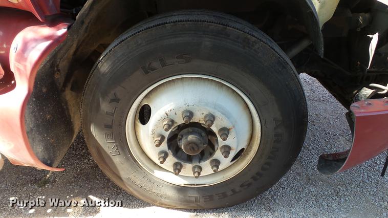 image for item DE0166 2005 Kenworth T2000 semi truck