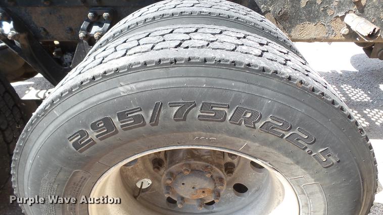 image for item DE0166 2005 Kenworth T2000 semi truck