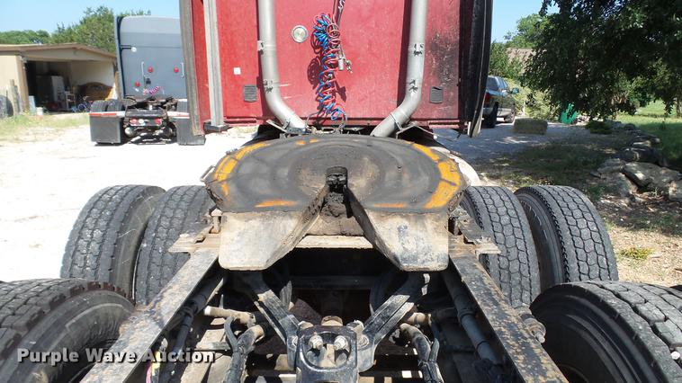 image for item DE0166 2005 Kenworth T2000 semi truck