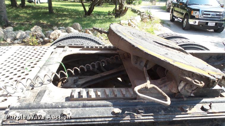 image for item DE0166 2005 Kenworth T2000 semi truck