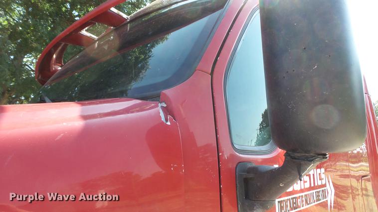 image for item DE0166 2005 Kenworth T2000 semi truck